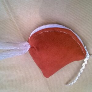 Porte monnaie avec dragonne en suédine orange et dentelle veronpiotcreation doublé fermeture glissière zipper chic soirée