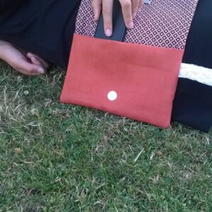 Pochette à main cadeau demoiselle d'honneur clutch mariage cérémonie soirée habillée avec dragonne en dentelle suédine veronpiotcréation