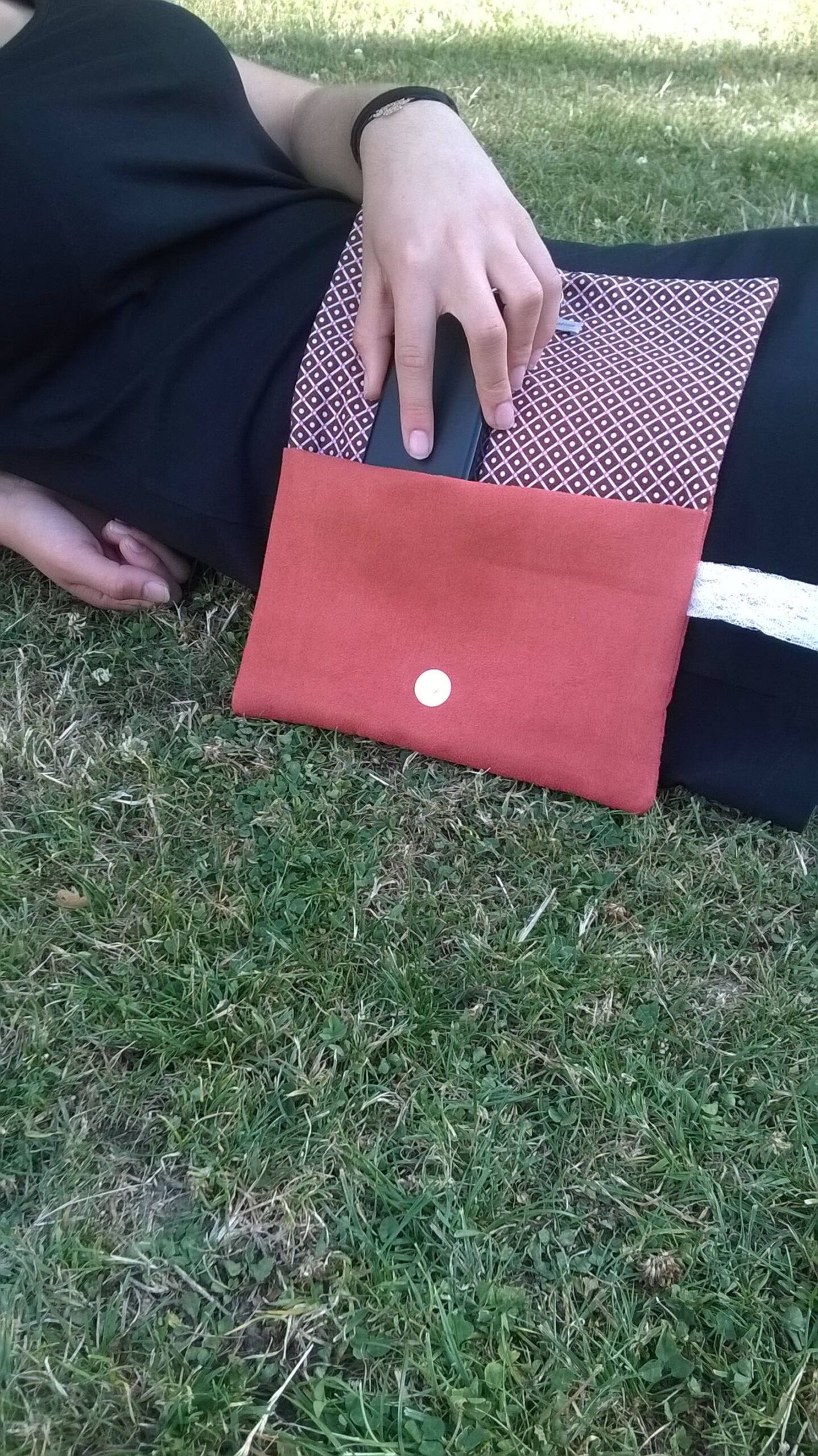 Pochette à main cadeau demoiselle d'honneur clutch mariage cérémonie soirée habillée avec dragonne en dentelle suédine veronpiotcréation