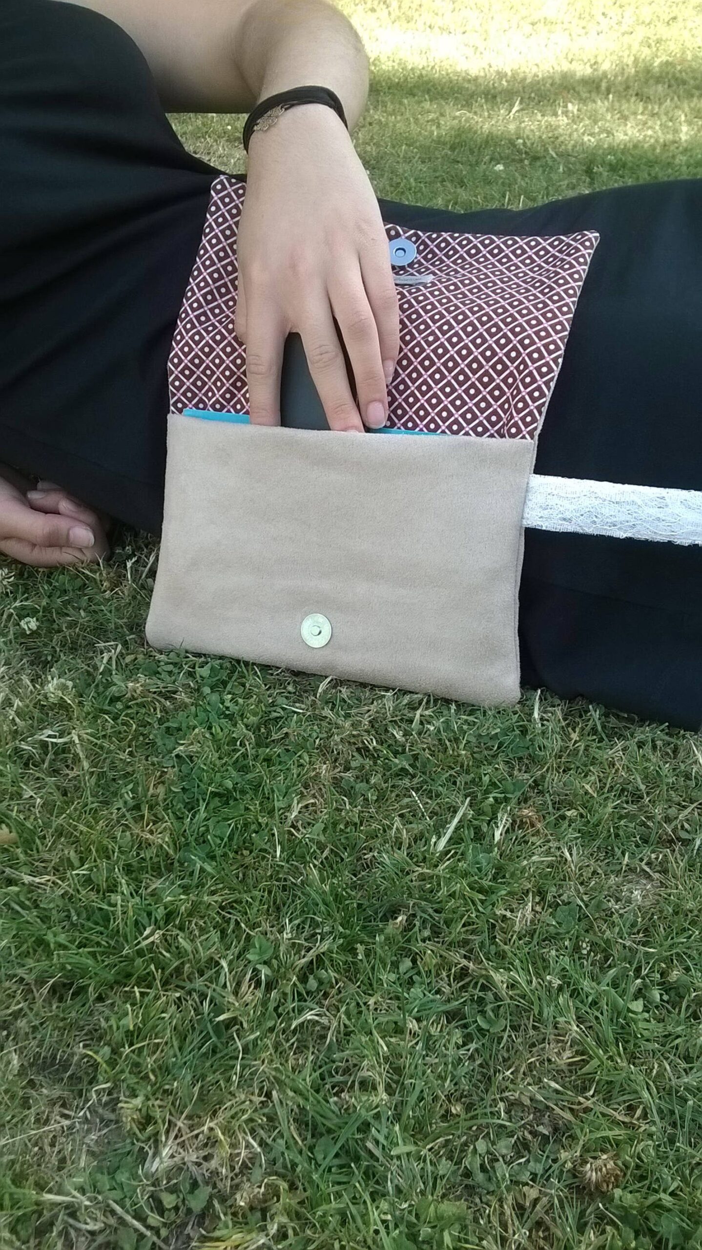 Pochette à main cadeau demoiselle d'honneur clutch mariage cérémonie soirée habillée avec dragonne en dentelle suédine veronpiotcréation