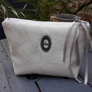 Trousse de toilette ou maquillage blanche argentée