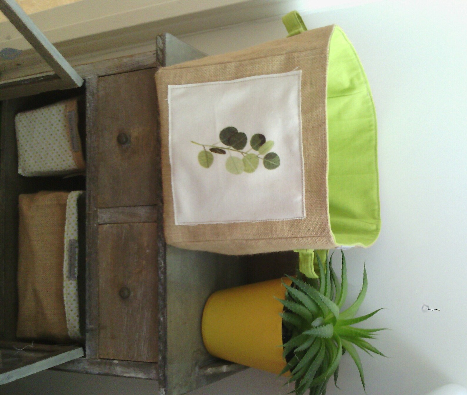 Panier panière en toile de jute feuille vintage cadeau veronpiotcreation