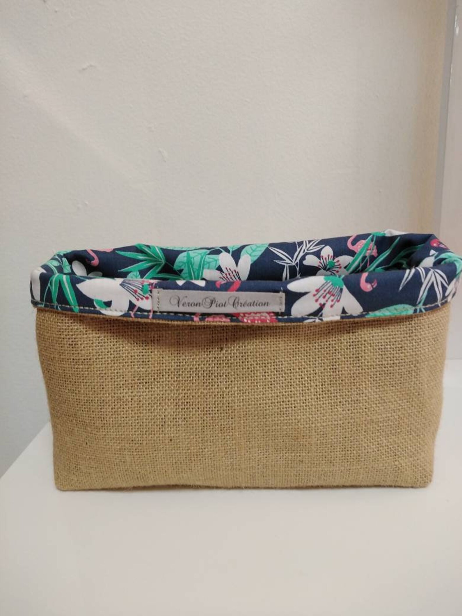 Panier en toile de jute et sac tissu pochon flamand rose exotique rangement veronpiotcreation décoration flamant rose organisation cadeau