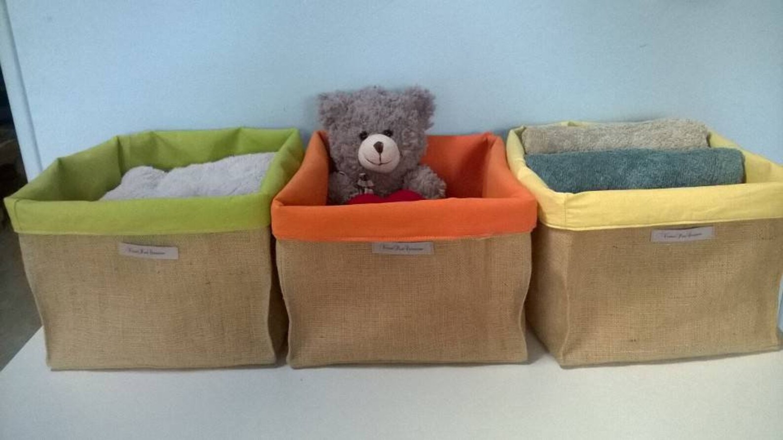 Panier rangement toile de jute écologique jaune vert orange organisation décoration colorée chambre salon maison cadeau veronpiotcreation