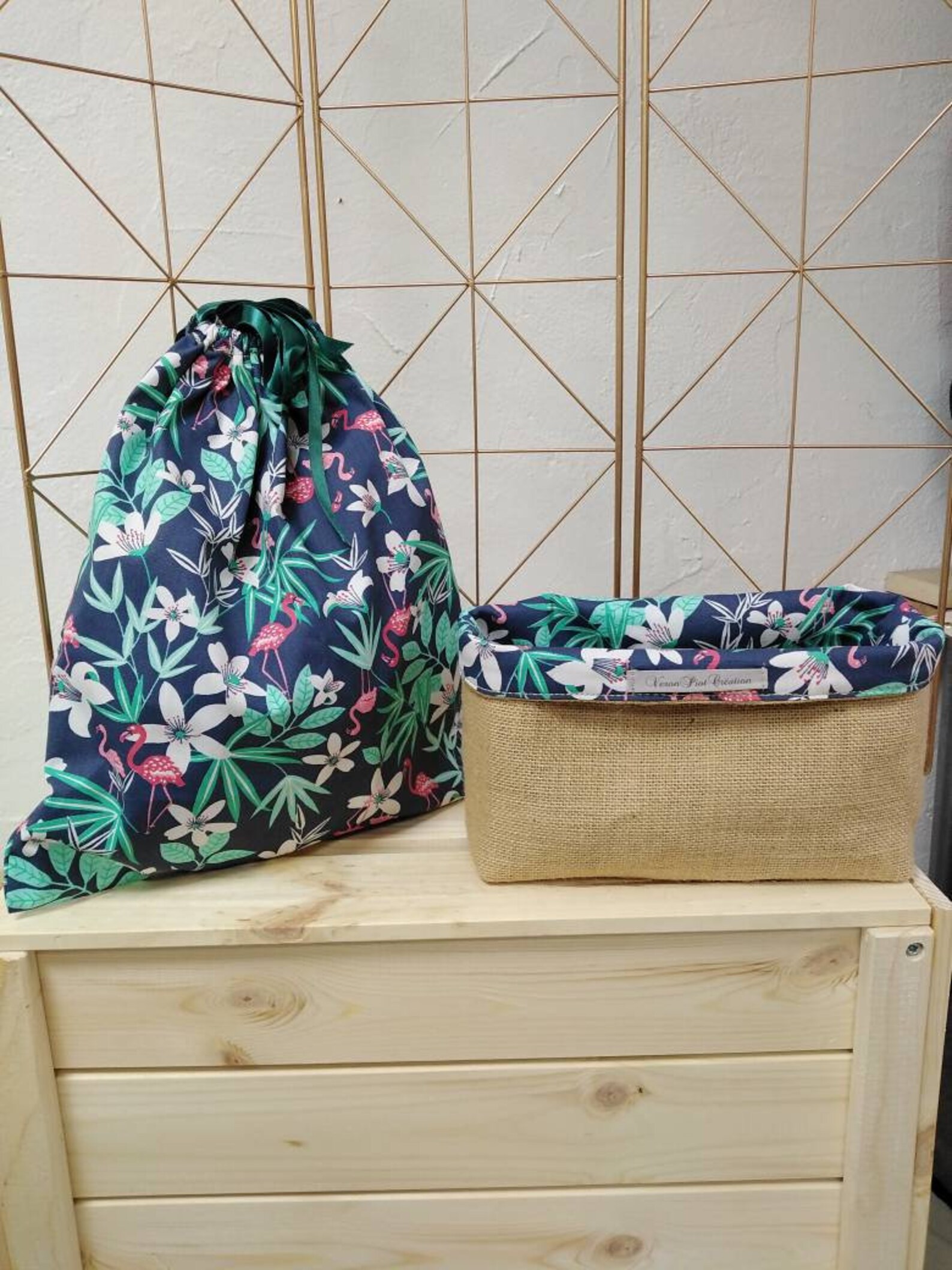Panier en toile de jute et sac tissu pochon flamand rose exotique rangement veronpiotcreation décoration flamant rose organisation cadeau