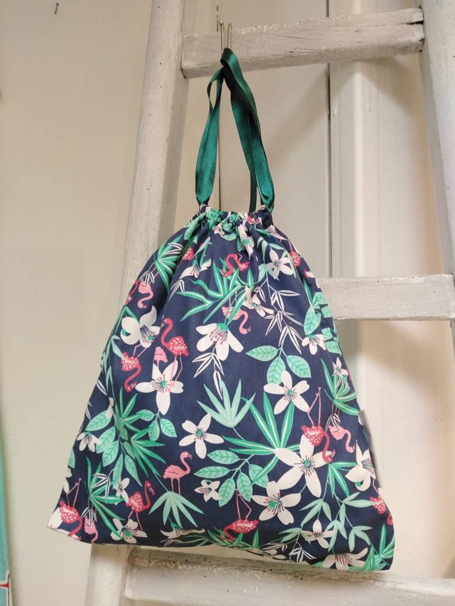 Panier en toile de jute et sac tissu pochon flamand rose exotique rangement veronpiotcreation décoration flamant rose organisation cadeau