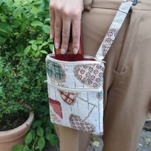 Sac bandoulière avec deux pochettes qui se ferment avec fermeture éclair, pochette de corps lavable véronpiotcréation